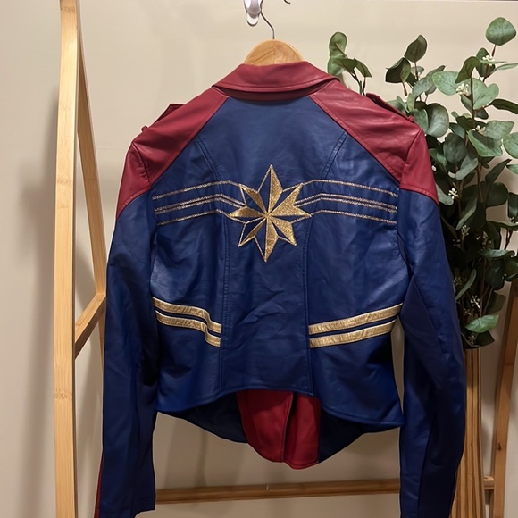 Marvel Captain Marvel Faux Leather Jacket Measures Size Large - Picture 4 of 5